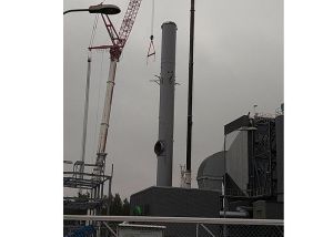 Savupiipun-maalaus-konepajalla-2020